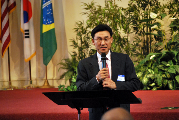 인사말을 전하는 최병호 목사