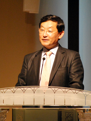 비전교회 신앙 사경회를 인도한 홍인식 목사