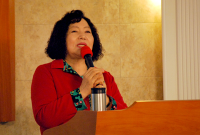 글로벌치유센터 원장 강은숙 목사가 집회를 인도하고 있다.