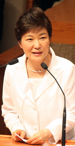 박근혜 대통령이 인사말을 전하고 있다. 박 대통령은 이날 기도회 시작부터 끝까지 자리를 떠나지 않았다. ⓒ류재광 기자