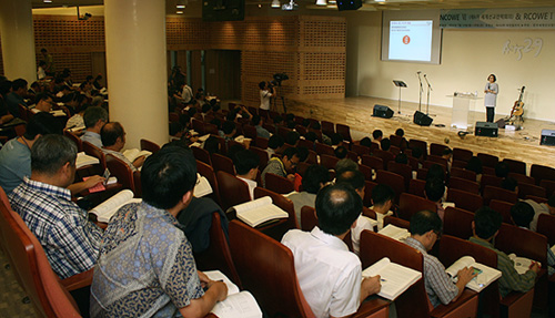 조명순 선교사가 ‘한국 자신학과 자선교학 정립을 위한 리서치’ 결과를 발표하고 있다. ⓒ류재광 기자