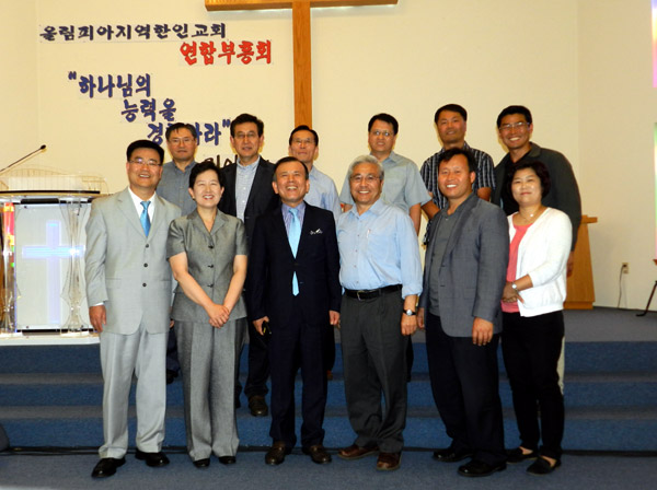 올림피아 목회자 연합회 목회자 세미나 후 김인중 목사와 올림피아 지역 목회자 