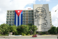 쿠바 하바나 혁명광장에 자리한 내무부 건물. 혁명을 주도한 체 게바라의 초상화가 걸려 있다. ⓒMartin Abegglen.