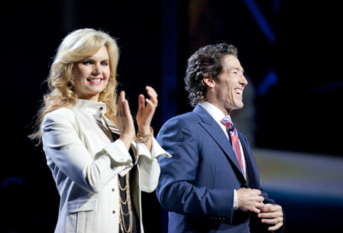 조엘(오른쪽)-빅토리아(왼쪽) 오스틴 목사 부부. ⓒ조엘 오스틴 미니스트리 제공