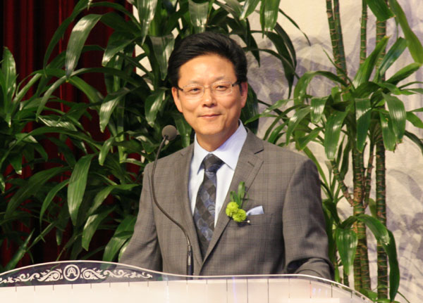 축사를 전하는 송철웅 목사(밴쿠버헤브론교회)