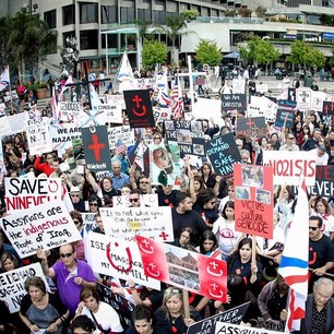 IS의 소수종교인 탄압에 반대하는 이들이 거리 시위에 나선 모습. ⓒqooyama 트위터