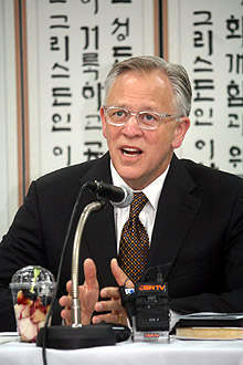 풀러신학교 마크 래버튼 총장이 발언하고 있다. ⓒ김진영 기자