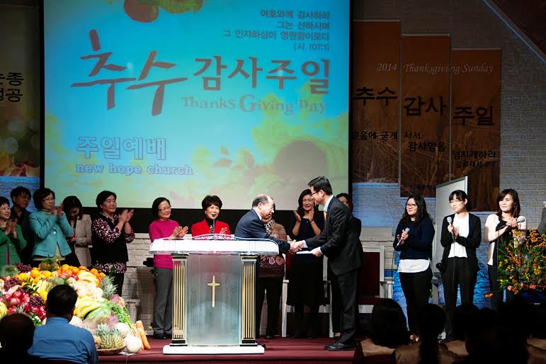 새소망교회가 추수감사절 바자회 수익 1만9천 달러를 기아대책 한인본부를 통해 에티오피아에 후원했다.