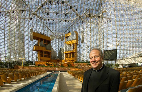 ▲그리스도교회의 교구 목사 및 주교대리로 임명된 크리스토퍼 스미스 신부. ⓒ페이스북