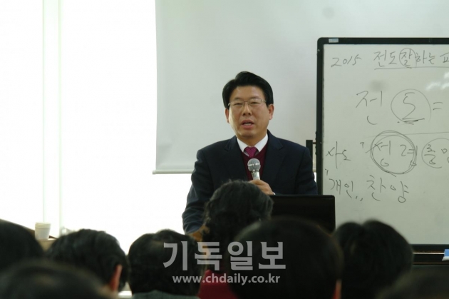 ▲고재관 목사는 성령충만해야 전도할 수 있다고 강조했다.