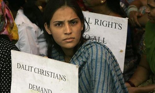 기독교인에 대한 제도 개선을 촉구하는 시위에 나온 ‘달리트’(불가촉천민) 출신 기독교인 여성. 