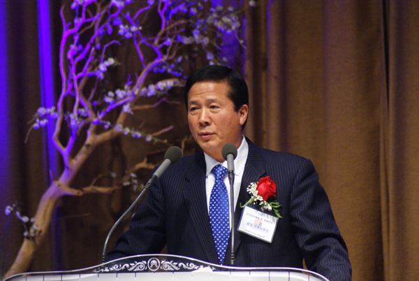 이재덕 목사가 신년사를 전하고 있다.