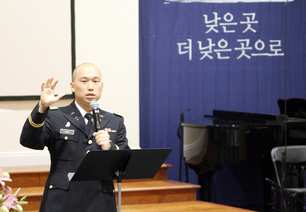 군목이나 원목 등 채플린 사역에 관해 최조셉 대위가 설명하고 있다. 채플린 사역은 영적 도움을 간절히 필요로 하는 누군가를 찾아가 섬기는 보람된 사역이다.