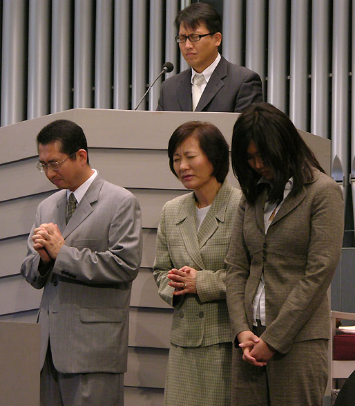 왼쪽부터 안민성 목사, 사모, 딸