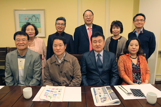 이 행사를 준비하는 관계자들이 기자회견을 열고 행사를 설명했다.