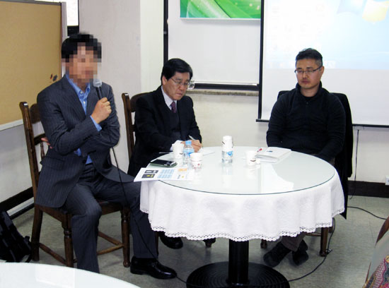 왼쪽부터 김동식 테러 전문가(신변보호를 위해 모자이크 처리), 위기관리연구소 도문갑 소장, 가천대 경찰안보학 윤민우 교수.  ©이지희 기자