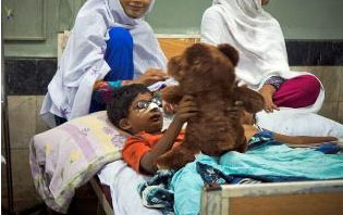 폭도들 때문에 부상당한 학생  ©오픈도어선교회