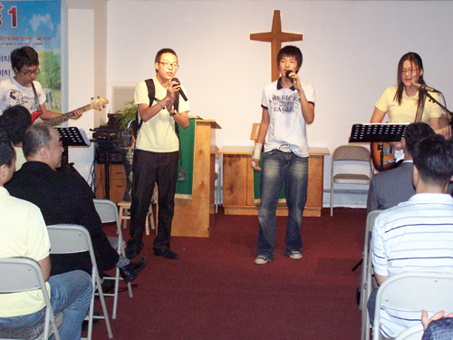 비전축제에서 상황극을 선보이고 있는 고등부 학생들.