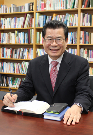 히브리식 말씀 전수 권위자인 강신권 목사가 비전 153 운동을 중심으로 한 제4 세계 선교에 관해 밝혔다.