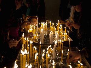 아르메니아인 대학살 100주년 기념 시성식을 앞두고, 22일 밤(현지시각) 아르메니아 에치미아진대성당에서 열린 전야제의 모습. ⓒ아르메니아정교회