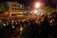 워싱턴DC 중국대사관 앞에서 탈북자 강제북송 반대 촛불시위가 진행되고 있다.