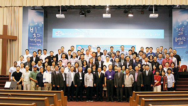 PCA-CKC 총회가 나침반교회에서 열려 신임회장에 방덕수 목사를 뽑았다. 