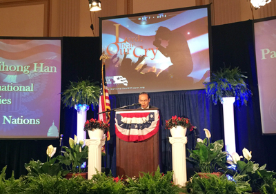 한인 최초로 워싱턴DC 기도회에 초청되어 기도한 한기홍 목사.