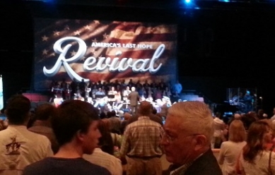 지난 28일 예배를 마치고 자리를 떠나는 메클린 바이블 교회 교인들