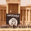 시리아 정부군을 처형하는 IS 소년 대원들