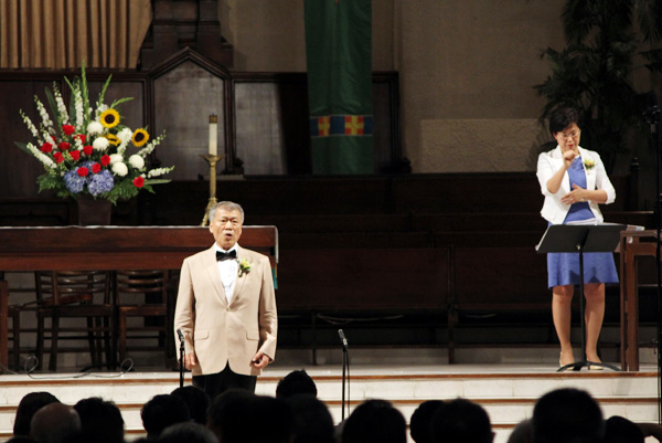 샬롬선교회 대표 박모세 목사가 기금 마련을 위한 독창회를 열었다. 