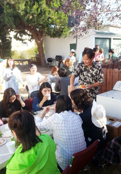 산타모니카찬송교회를 한국 예수전도단 대학생들이 방문해 훈련받고 전도했다.