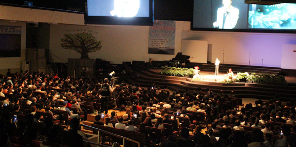 소향 콘서트가 남가주 지역 교회를 투어하며 열리고 있다. 사진은 감사한인교회에서 열린 공연 모습. 