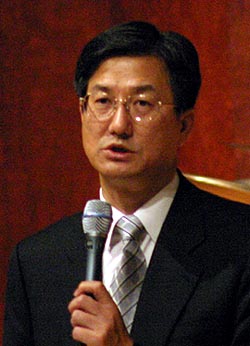 이철신 목사는 현재 당회장직을 노회에 반납했다고 밝히고 있다. 당회장직 반납에 대해서는 아직도 명확한