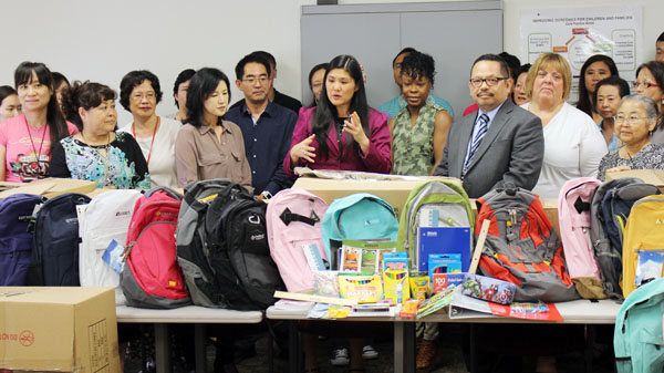 한인가정담소의 카니 정 조 소장, 에스떼 송 디렉터 등이 아동보호국을 방문해 한인들의 따뜻한 사랑을 대신 전달했다. 