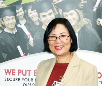 LA ORT 칼리지의 그레이스 이 씨가 무료 교육 과정에 대해 설명했다.