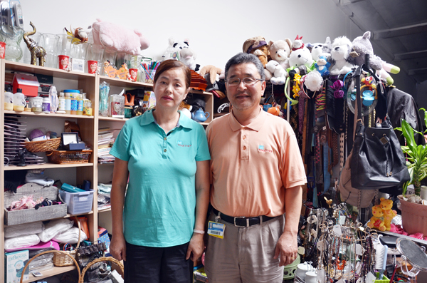 '러브호프 투게더' 도네이션센터에서 만난 김광빈 목사와 김상빈 사모는 삶의 풍파를 만난 이웃들을 살리는 사역에 많은 동참을 부탁했다.