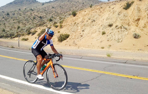 철인 3종 경기 선수 문영용 목사가 남북 통일을 기원하며 미 서부를 종단하고 있다.