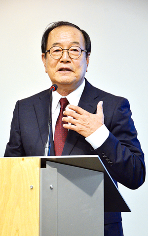 에스라성경통독사역원 대표 주해홍 목사가 인사말을 하고 있다. 