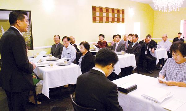 남가주교협 주최 증경회장단 초청 간담회가 19일 한인타운 내의 한 식당에서 열렸다. 