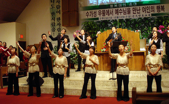 경배와 찬양을 통해 하나님께 찬양드렸다.