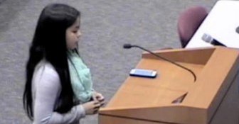 “하나님은 신화”라고 주장하는 교사와 맞서 싸운 조던 울리(Jordan Wooley) / 출처= 동영상 캡처