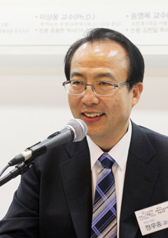 정우홍 교수가 발표하고 있다. ⓒ이대웅 기자