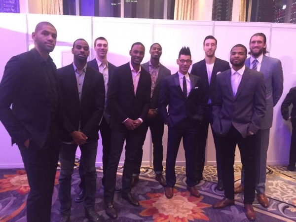 (Photo : 출처 = 제레미 린 페이스북) 제레미 린(오른쪽에서 네 번째)과 샬럿 호네트 소속 선수들