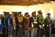 칼레문양 연합 고등학교가 제1회 졸업생을 배출했다.