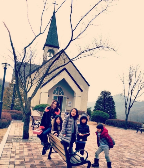 배우 정혜영 씨와 네 자녀들. ⓒ션 인스타그램