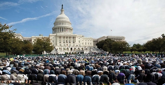 ▲미국 하원 앞에서 기도하는 무슬림들. (해당 기사와 관계가 없음) ©자료사진