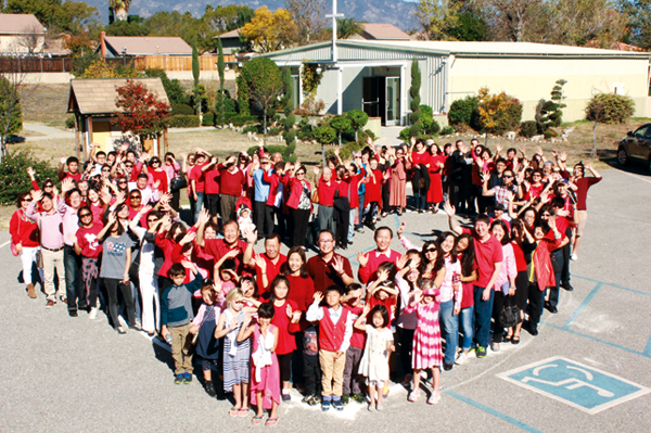 사랑의 띠로 묶여 하나님 나라 확장 사역에 함께 힘쓰는 인랜드온누리교회 교인들.