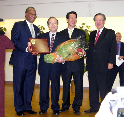 왼쪽부터 Calvin O. Butts목사, 김상모 목사, 지미림 목사, 김해종 감독