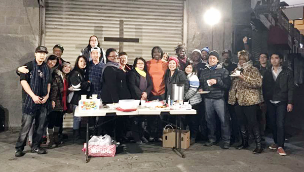 다운타운 홈리스들을 섬기는 벽이 없는 교회