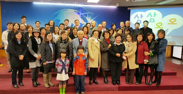 두 번째 ‘삼삼오오 찬양예배’가 지난달 31일 새창조교회에서 열렸다.
